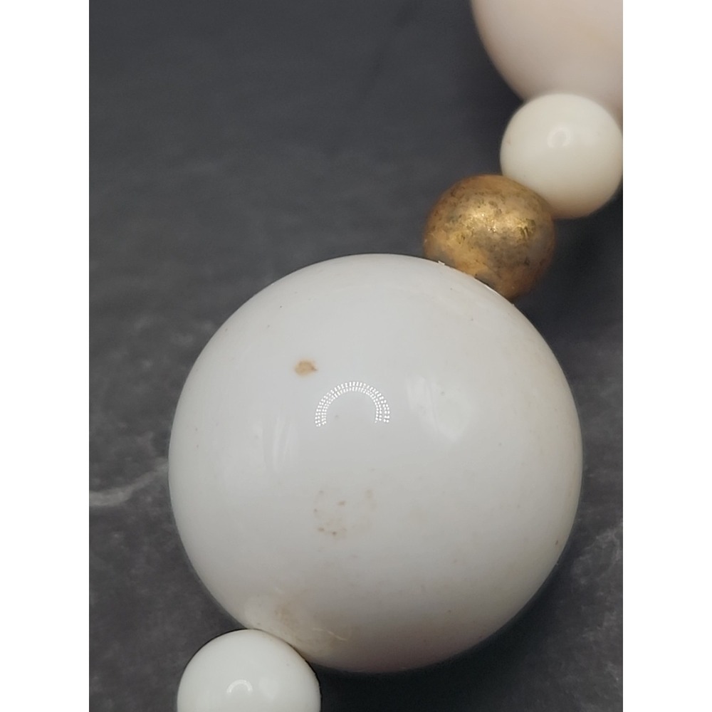 Vintage Signed VA Chunky Beaded Acrylic Necklace White/Goldtone/ Pale Orange 31" - Picture 13 of 16